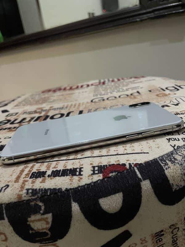 Iphone Xs max dual sim in 10/10 condition 3