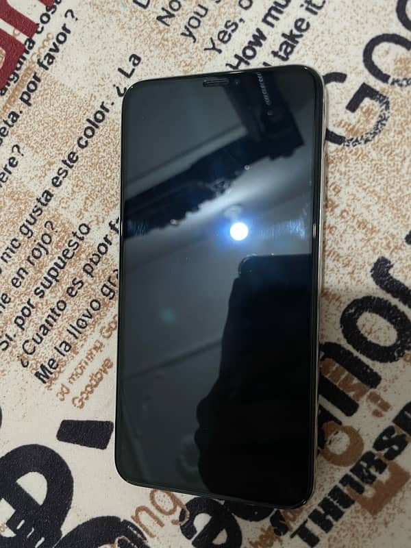 Iphone Xs max dual sim in 10/10 condition 4