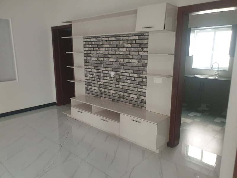 10 Marla Beautiful House for sale in State life Housing Society Lahore 0