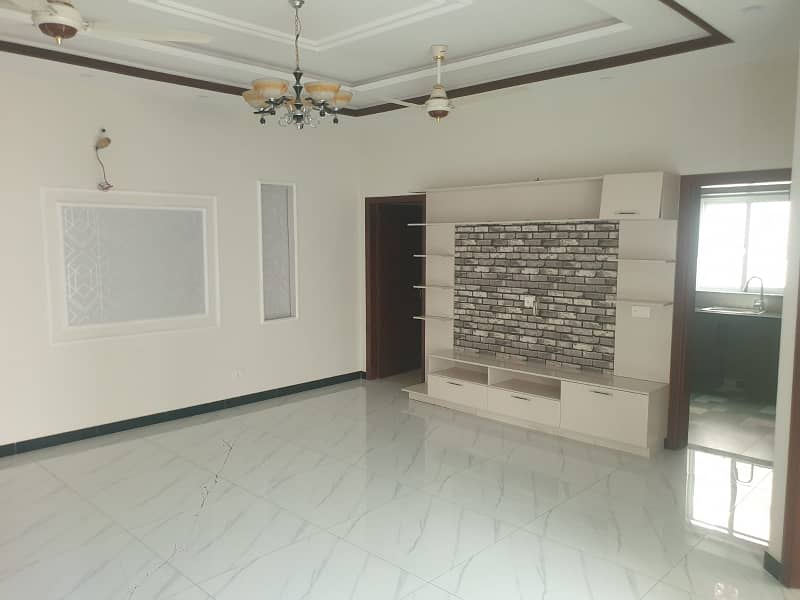 10 Marla Beautiful House for sale in State life Housing Society Lahore 1