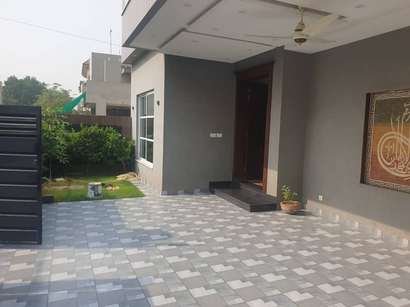 10 Marla Beautiful House for sale in State life Housing Society Lahore 2