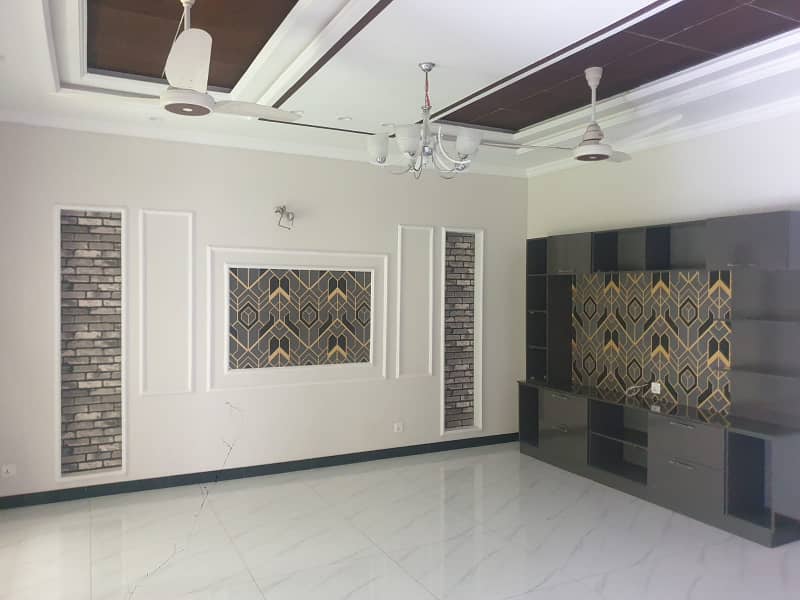 10 Marla Beautiful House for sale in State life Housing Society Lahore 4