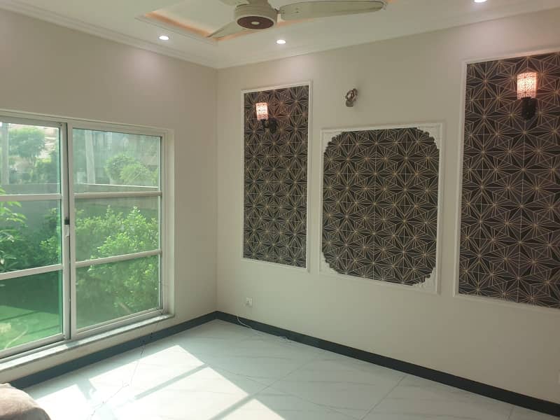 10 Marla Beautiful House for sale in State life Housing Society Lahore 6