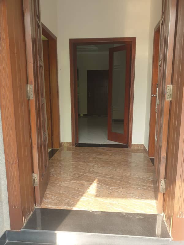 10 Marla Beautiful House for sale in State life Housing Society Lahore 7