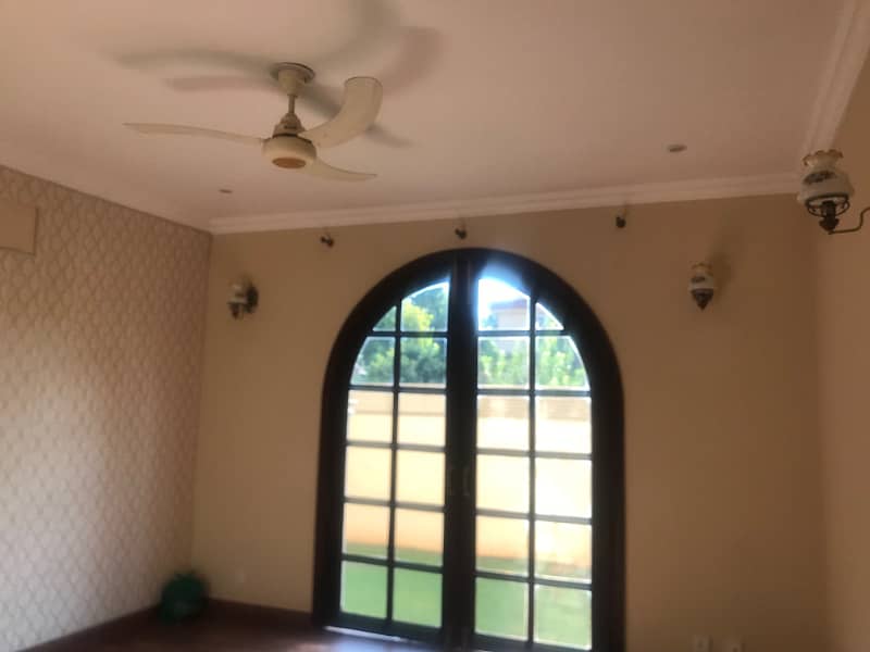 BEAUTIFUL / CORNER HOUSE AVAILABLE FOR RENT F-8/4 ISLAMABAD 1