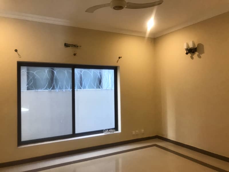 BEAUTIFUL / CORNER HOUSE AVAILABLE FOR RENT F-8/4 ISLAMABAD 7