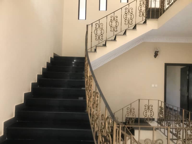 BEAUTIFUL / CORNER HOUSE AVAILABLE FOR RENT F-8/4 ISLAMABAD 8