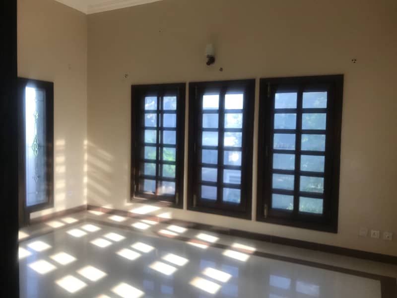 BEAUTIFUL / CORNER HOUSE AVAILABLE FOR RENT F-8/4 ISLAMABAD 9