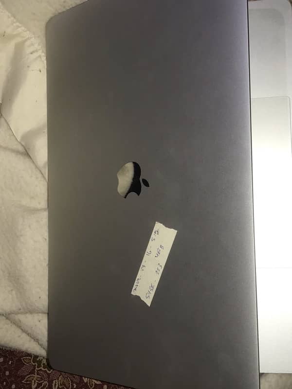 Apple MacBook pro 2019  - 15inch.  i. 9   {16gb 1tbssd} 3