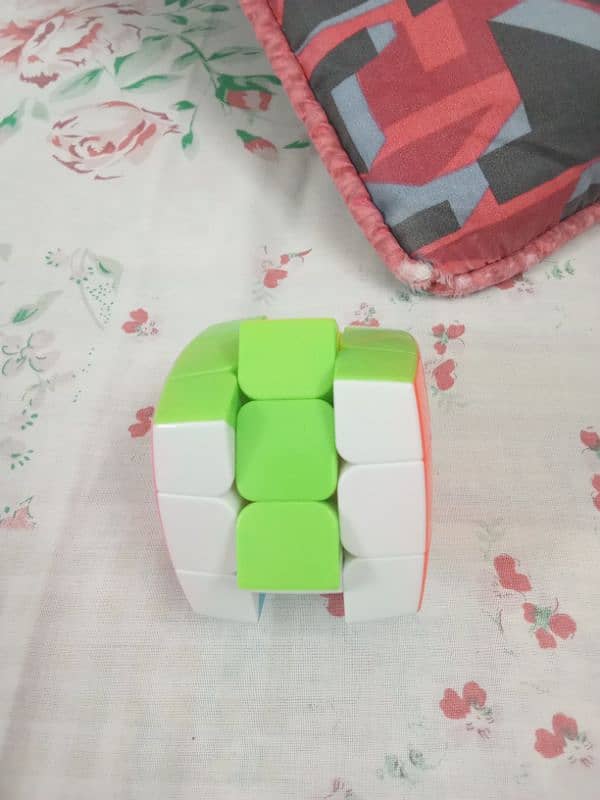 Best Non-magnetic Moyu Rubix's Cube 1