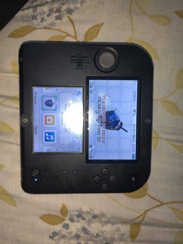 Nintendo 2DS with game charger 0