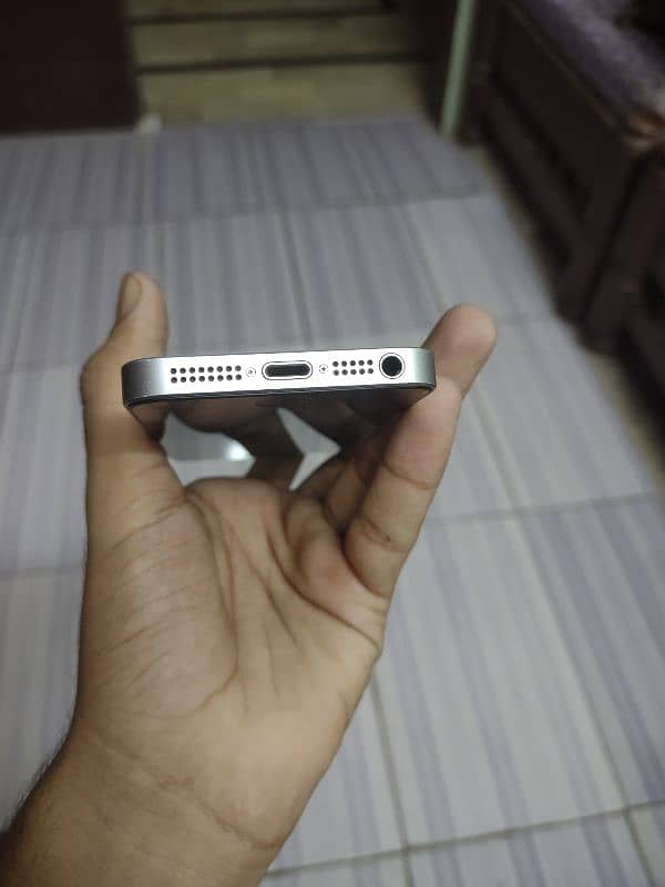 I Phone SE 32GB Non Pta Good Condition 3