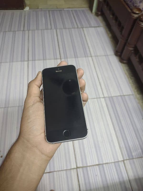 I Phone SE 32GB Non Pta Good Condition 4