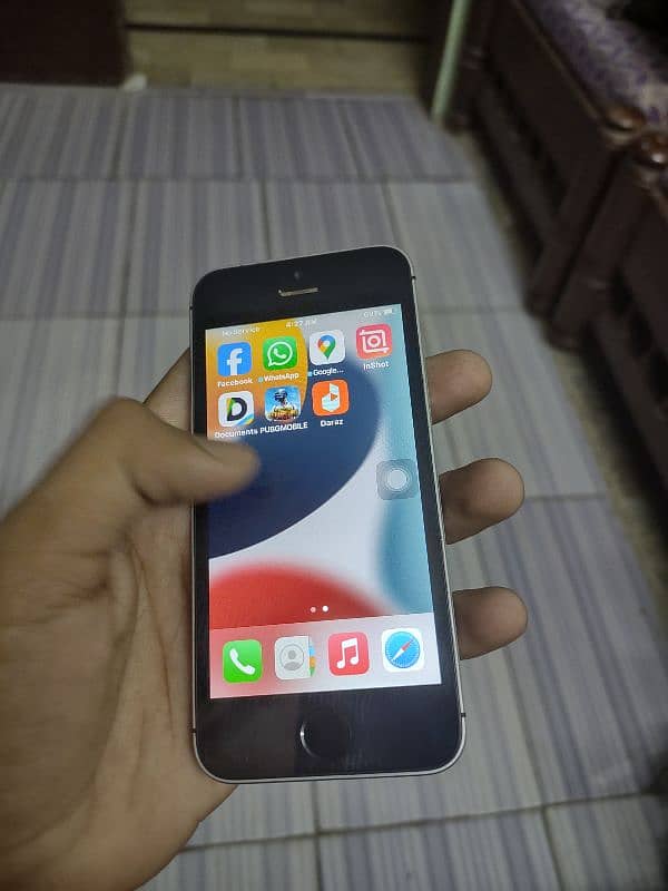 I Phone SE 32GB Non Pta Good Condition 5