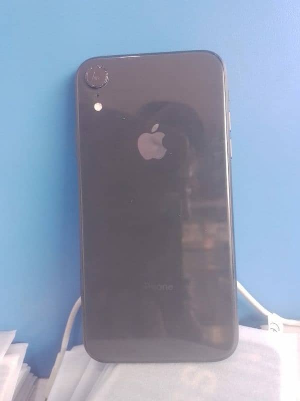 I phone XR 64gb 3