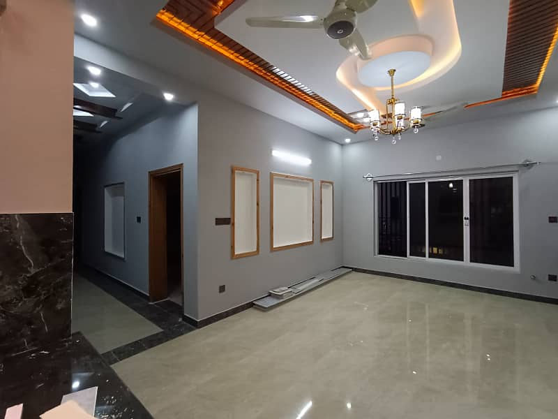 Double story house sale location Habibullah Colony 8