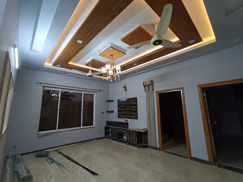 Double story house sale location Habibullah Colony 17