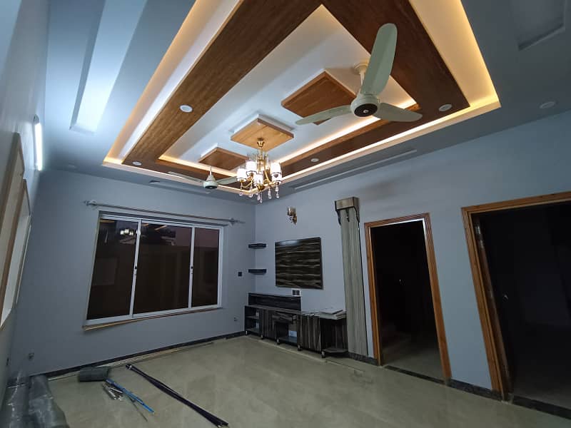 Double story house sale location Habibullah Colony 18