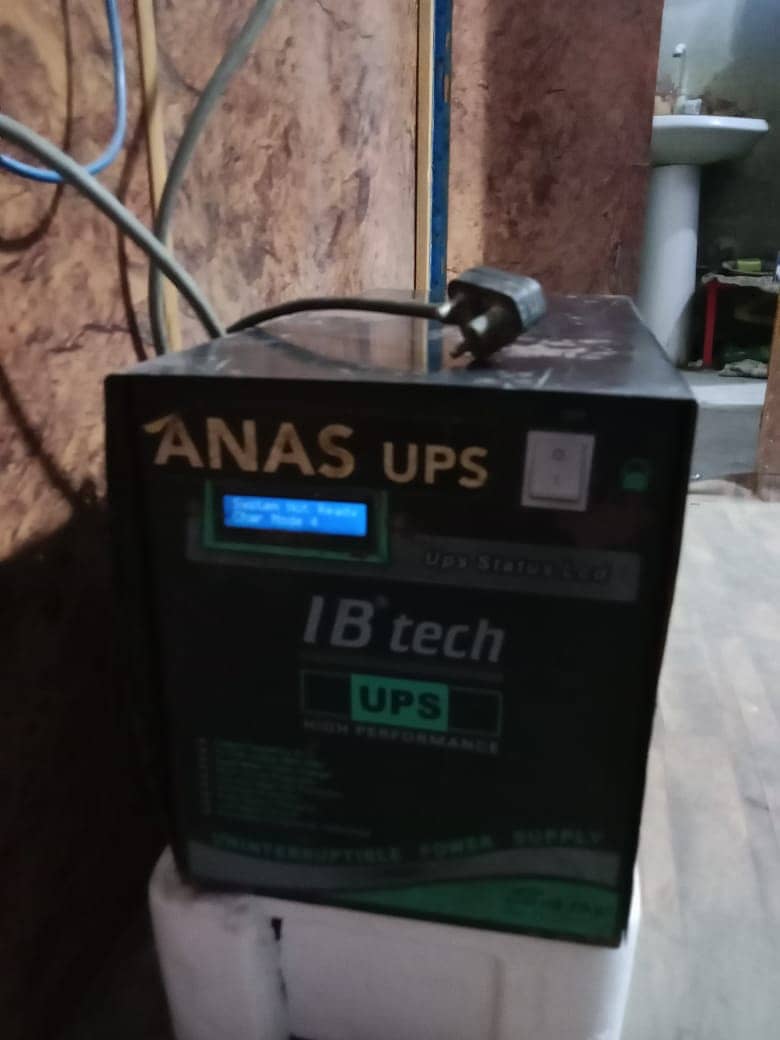 2000 WAAT SINE WAVE UPS WITH 02 NEW  BATTRIES 4