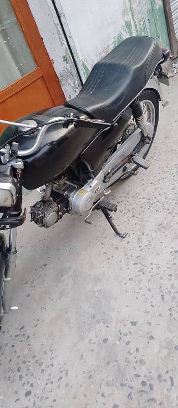 Ravi bike ha urgent sale Karna ha only call 0334 8977842 1