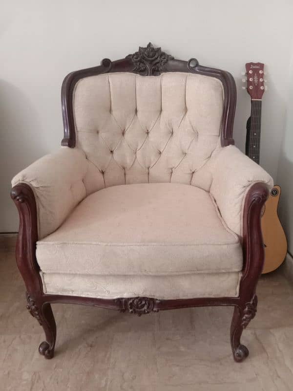 chinoti sofa urgent sale 1