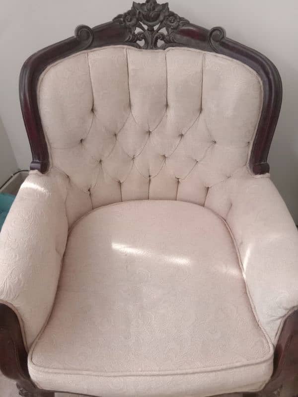 chinoti sofa urgent sale 2