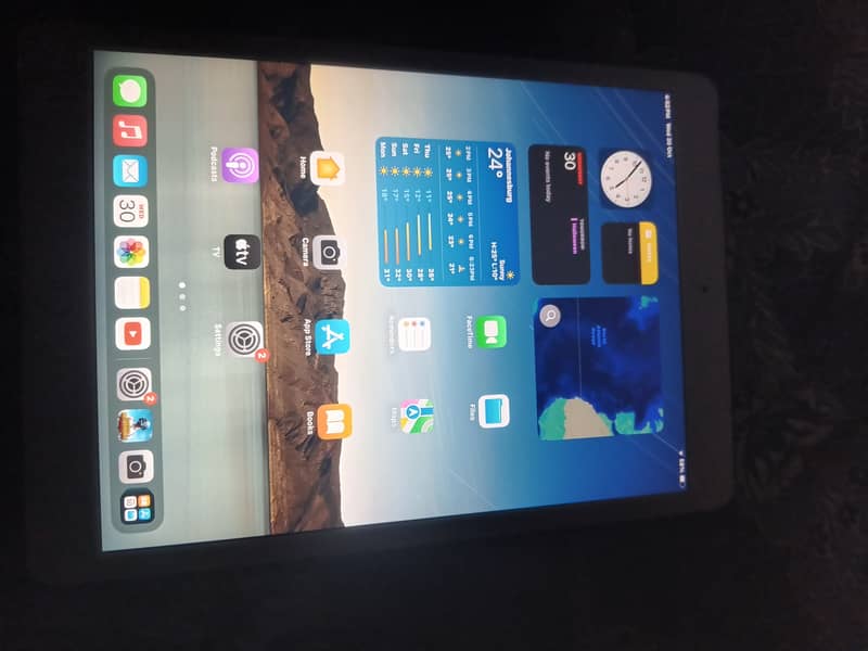 IPAD 8th generation (128gb) 3