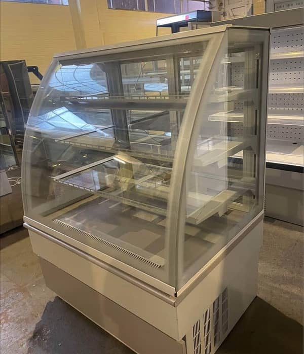 commercial refrigeration with this high-capacity display chiller 2