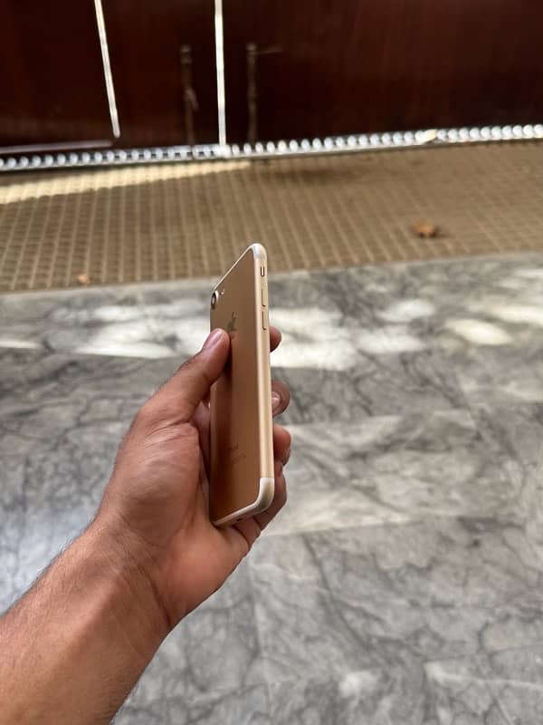 IPHONE 7 10/10 condition pta approved 2