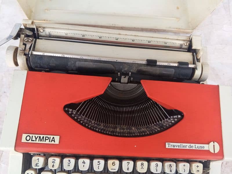 vintage typewriter Olympia 6