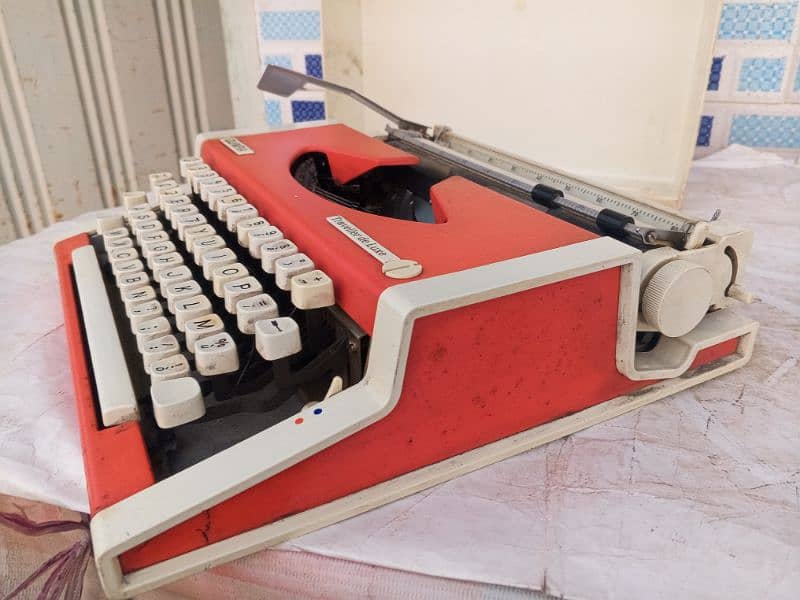 vintage typewriter Olympia 7