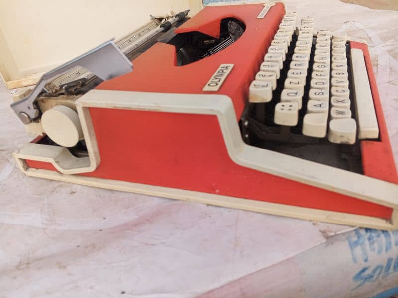 vintage typewriter Olympia 8