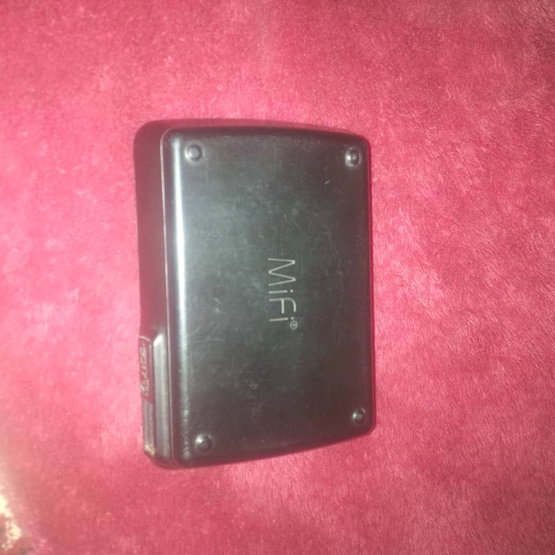 Verizon 4G device Jetpack MiFi 6620L 1