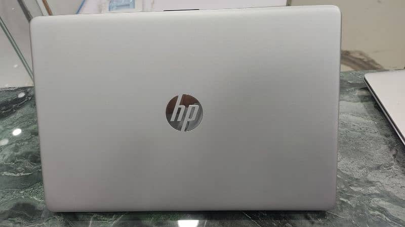 Hp core i5 7th Gen 8 GB ram 256 ssd 1