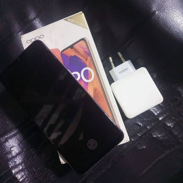 oppo F17 8/128 GB on display finger condition 10/9 with box charger 1