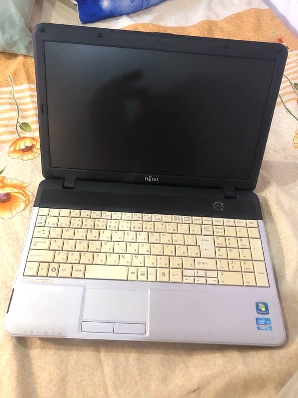 Fujitsu core i3 2gen 2