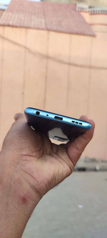 I am selling the Realme 9I 6+6/128 3