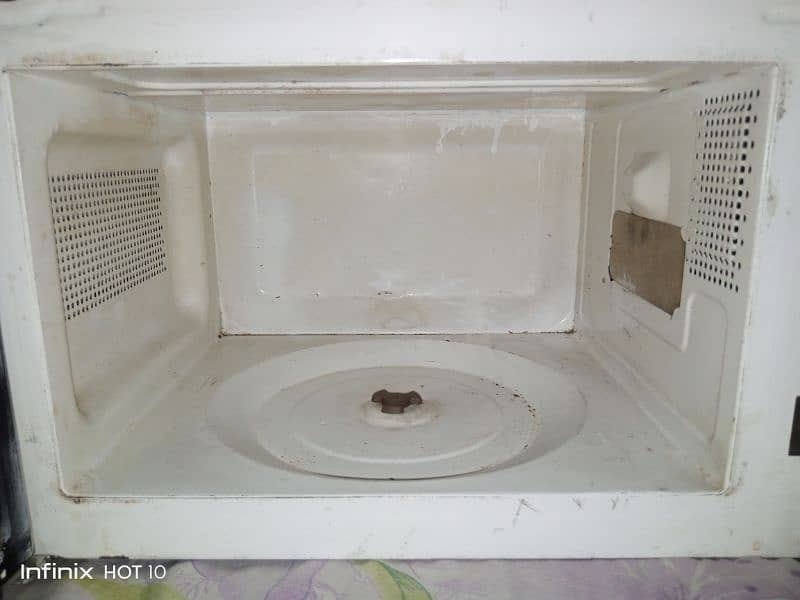 Dawlance microwave oven urgent for sale working well. 2