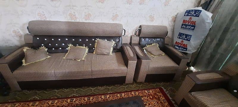 3 setar sofa and dining table 6 chairs  for sale.   03124954543 4