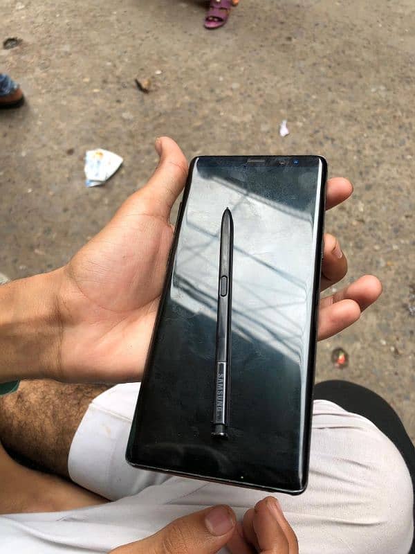 I am seeling my mobile Samsung note 8 0