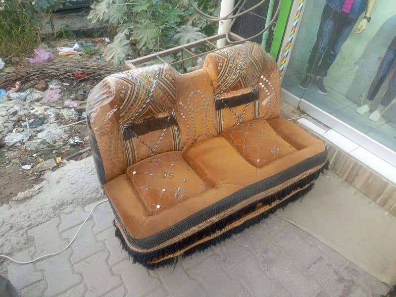 BOLAN SOFA seats 2