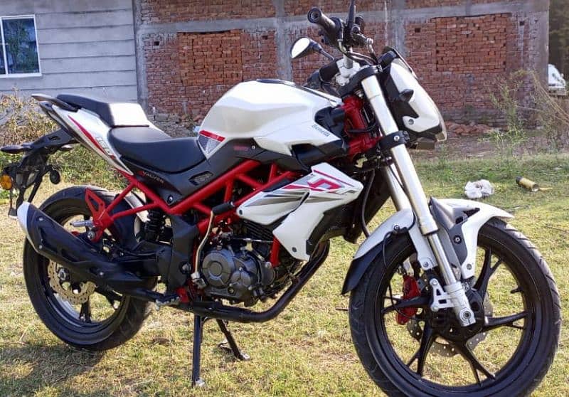 Benelli tnt 150i 3