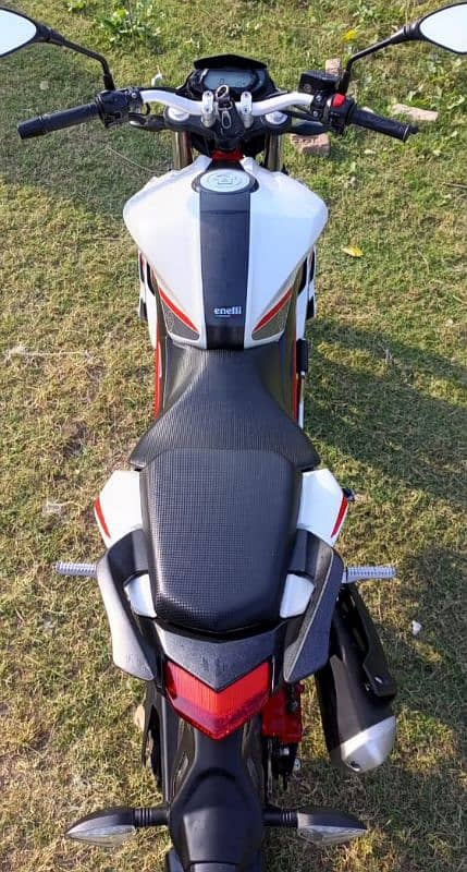 Benelli tnt 150i 4