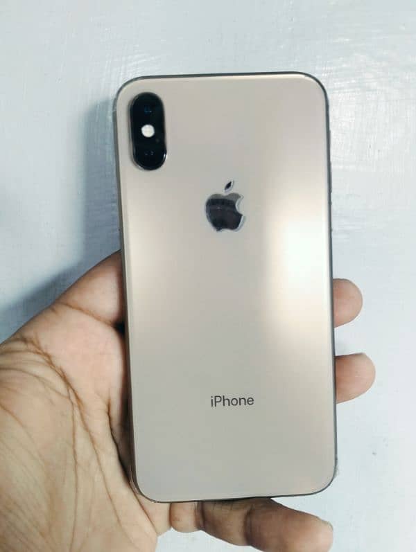 iphone xs 64 gb 10/9 condition 2