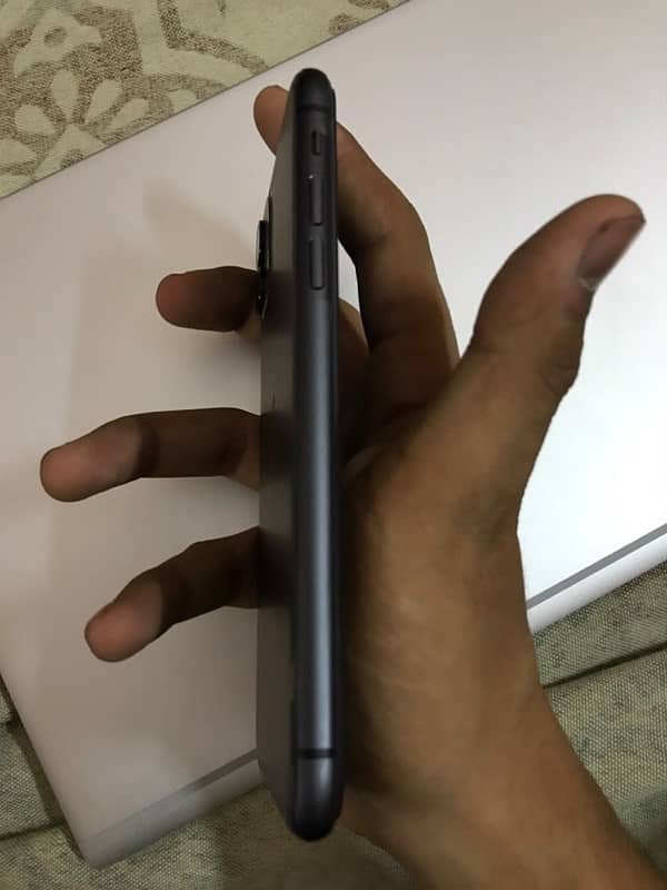 Iphone 11 non pta water pack 4/64 2