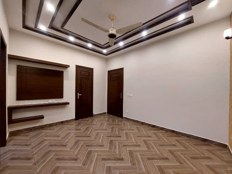 FOR RENT VERY REASON ABLE PRICE 10 MARLA UPPER PORTION K2 BLOCK WAPDA TOWN LAHORE 5