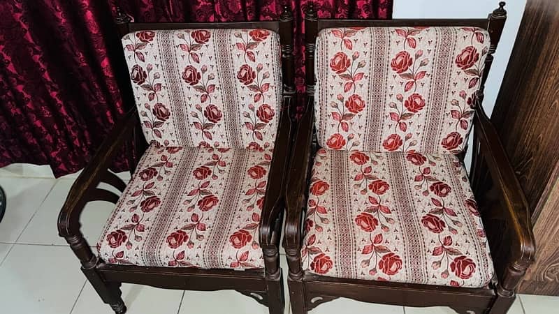 5 seater sofa set. Good condition, affordable price, strong material 1