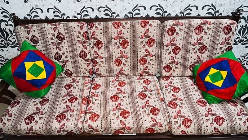 5 seater sofa set. Good condition, affordable price, strong material 2