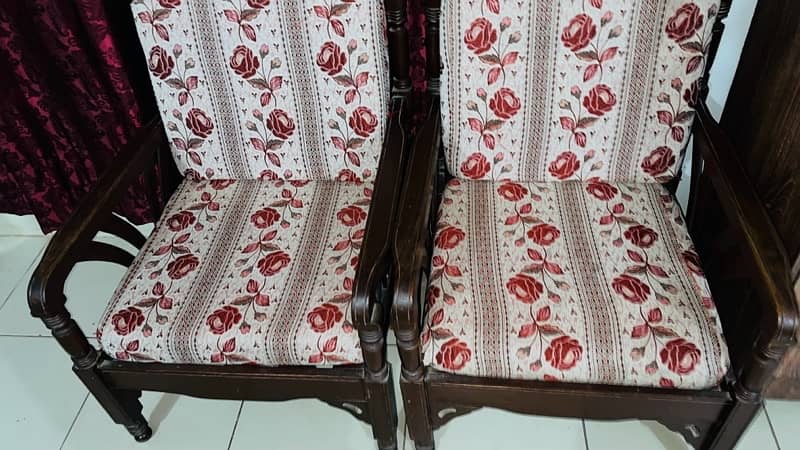 5 seater sofa set. Good condition, affordable price, strong material 3