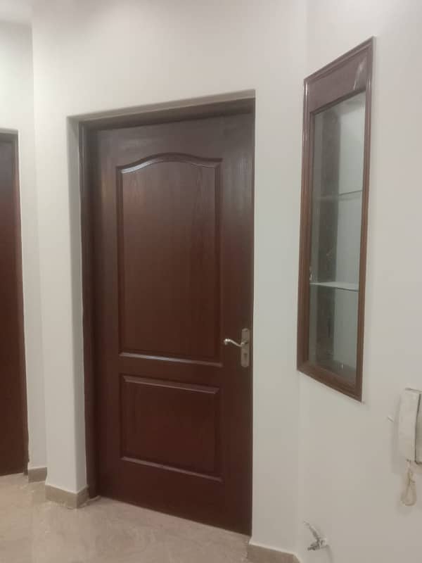 2 BED FULLY FURNISHED APARTMENT FOR RENT IN BAHRIA TOWN LHR 5